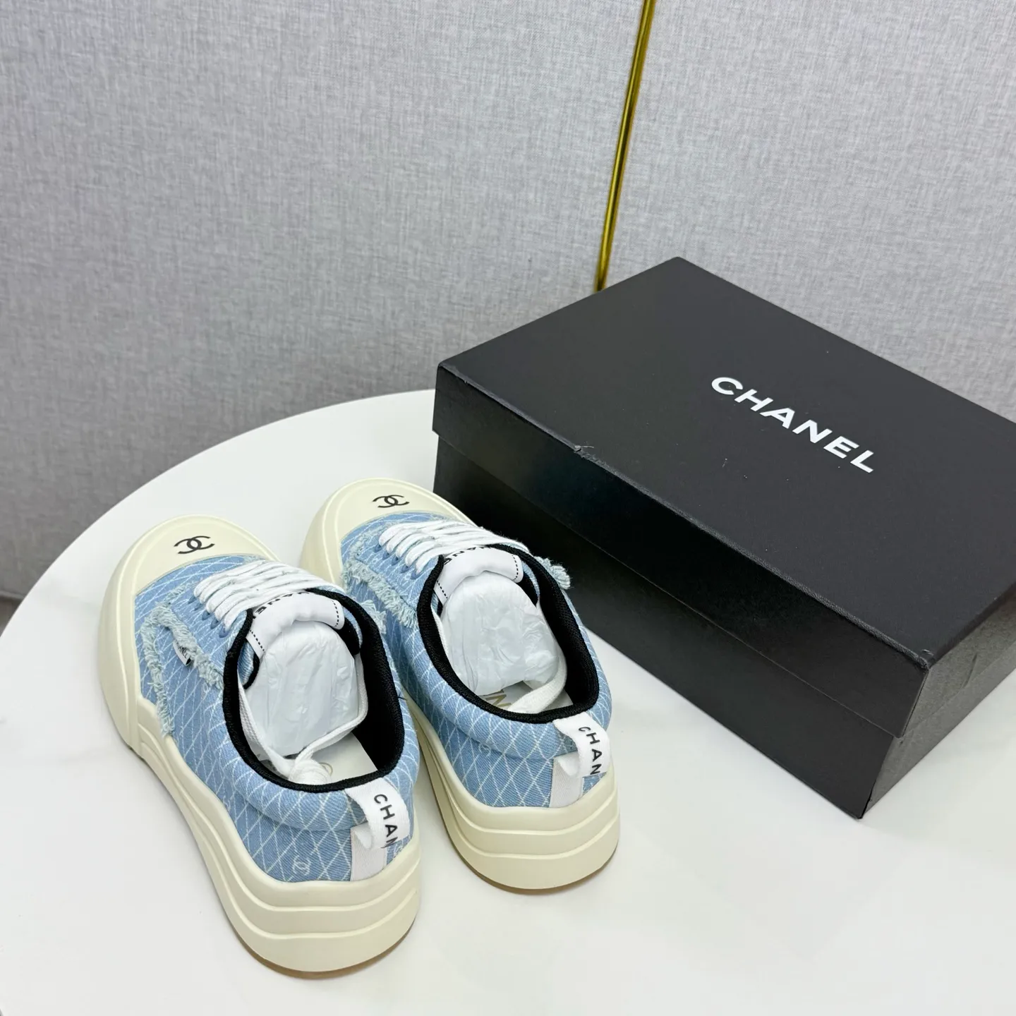 👟👟Ex-factory price 600👟👟Chanel Panda Shoes! 2025 counter's top casual sports shoes, this classic design; the upper is in the style of electric embroidery with various techniques; the outsole is fashionable and sporty; the unusual inclusion of a variety of color matching elements... The diversified mix and match is very good-looking and versatile, and can be used for leisure, fashion, sports, and outdoor... ꫛꫀꪝ Go➫ Materials: ❶Upper made of: original imported first-layer silk cowhide + original version waterproof cloth + original first-layer cowhide ❷Inner lining: Original Yangli+wang ❸ Outsole based on: Original TPU combination outsole Counter boutique packaging complete set for women 35–41